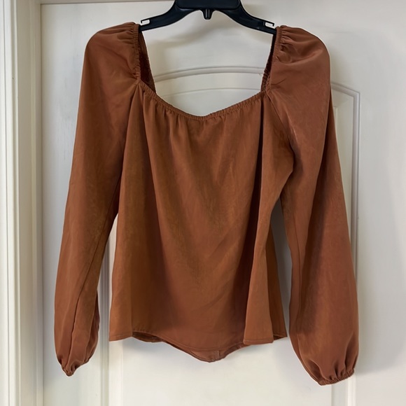 NWT Rust color long sleeve blouse w/decorative buttons and front ruffles - Picture 3 of 6